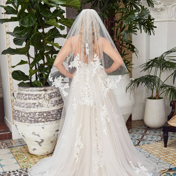 Fiorenza Veil Fingertip